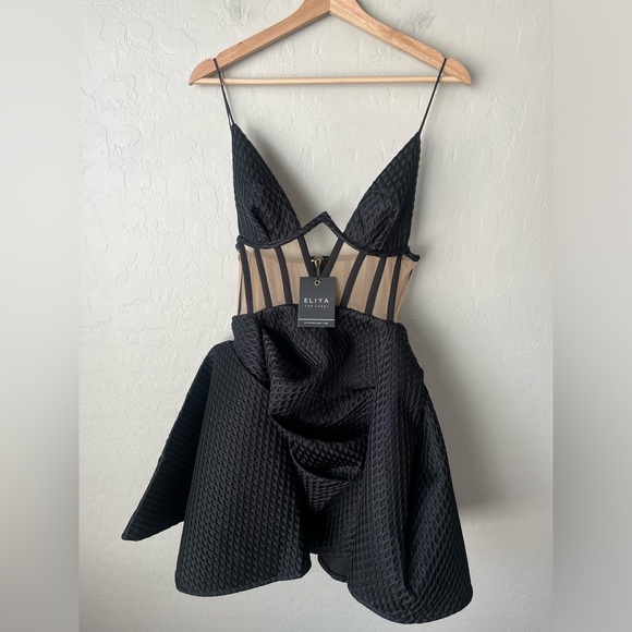 Elegant Black Dress - Picture 8 of 15